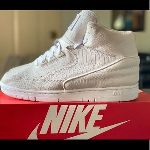 Nike air pythons size 10